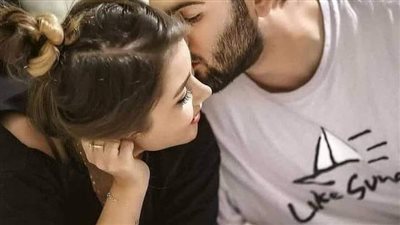للمرة الاولى شاهد نجل تامر حسني من قرب.. لن تصدق تطابق ملامحه مع ملامح والده بنفس عمره
