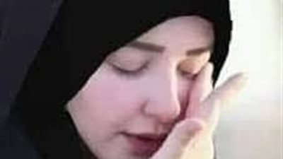 كنت شغالة جليسة عند واحدة عجوزة، و ف يوم كانت ع فِراش المoت، و قالت لي و هي بتحاول تلقط انف١اسها الأخ١يرة: